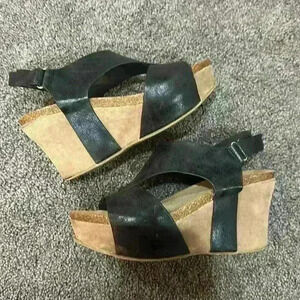 Black and brown wedge